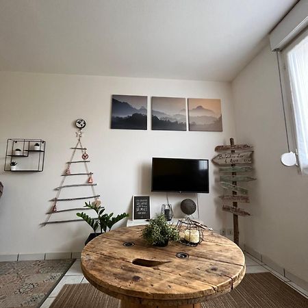 Les Salines Apartamento Montmorot Exterior foto